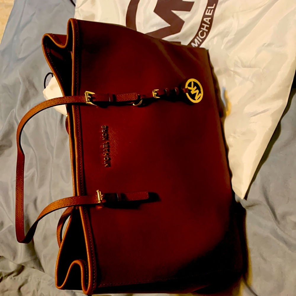 Michael kors handbag ( purse )